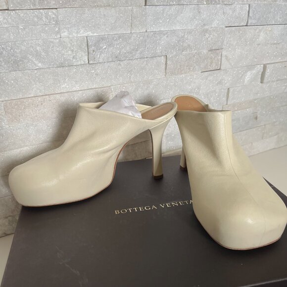 Bottega Veneta Beige Lambskin Leather ‘BV Bold’ Mule Heels - Picture 4 of 14